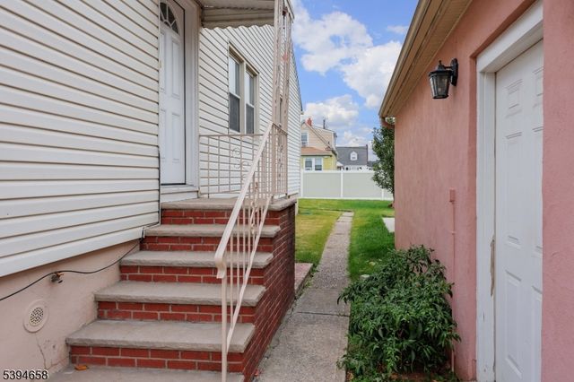 825 Dennis Pl, Linden City, NJ 07036