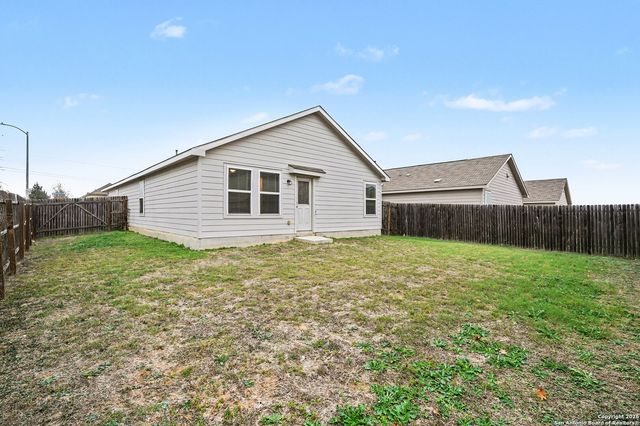 7402 Snapdragon Ct, Converse, TX 78109