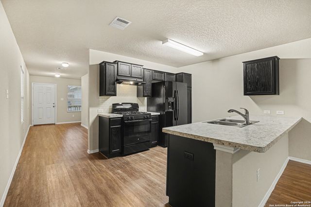 7402 Snapdragon Ct, Converse, TX 78109