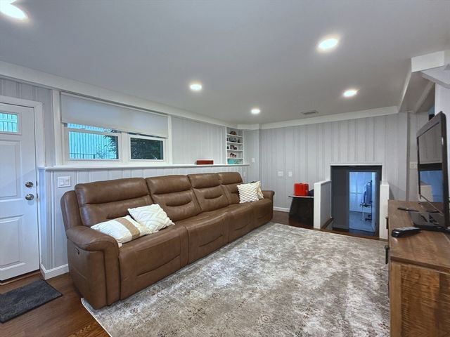 7 Sevland Rd, Newton, MA 02459