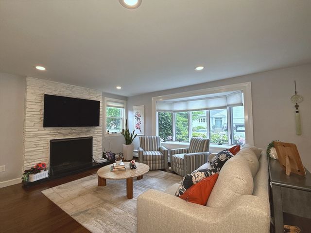 7 Sevland Rd, Newton, MA 02459