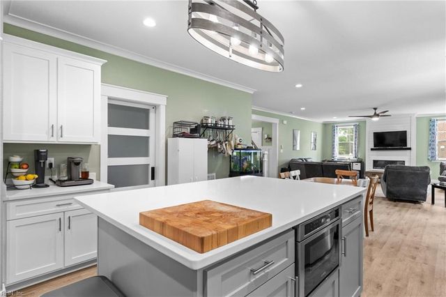 204 Wilson DR, Chesapeake, VA 23322