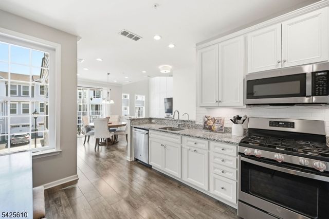 102 Sequoia Dr, Cedar Grove Twp., NJ 07009