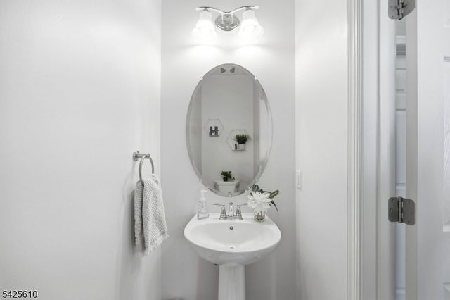 102 Sequoia Dr, Cedar Grove Twp., NJ 07009