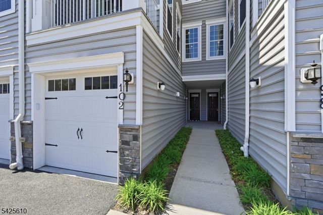 102 Sequoia Dr, Cedar Grove Twp., NJ 07009