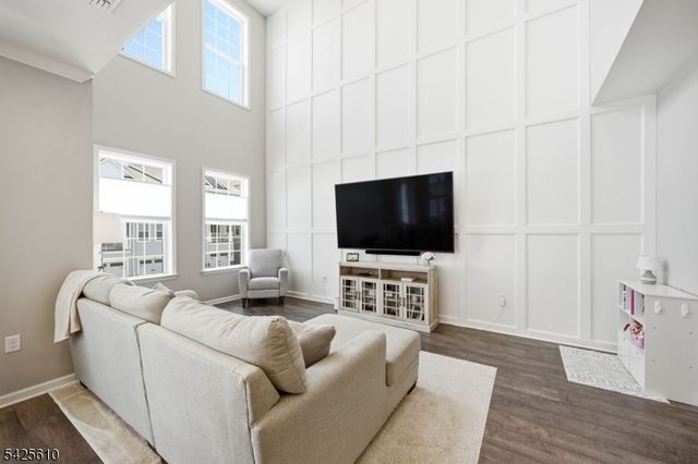 102 Sequoia Dr, Cedar Grove Twp., NJ 07009