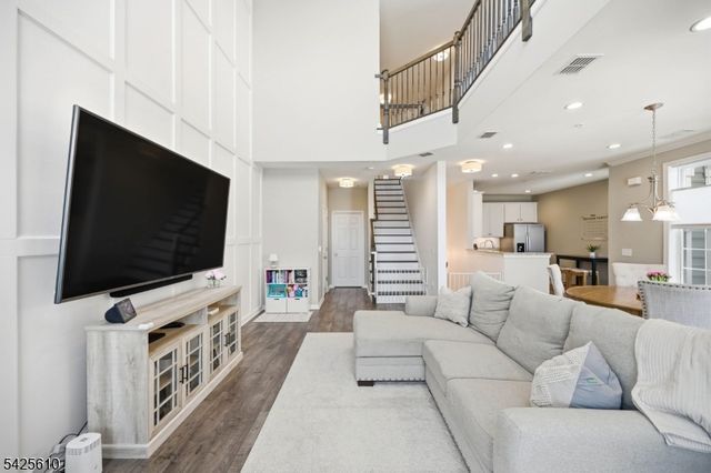 102 Sequoia Dr, Cedar Grove Twp., NJ 07009