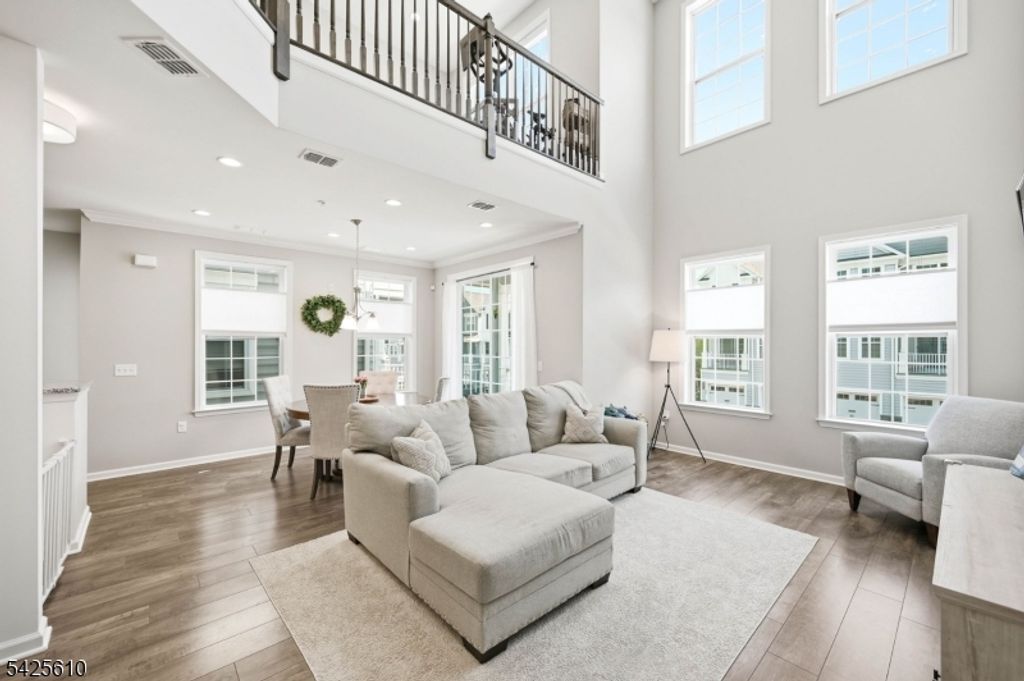 102 Sequoia Dr, Cedar Grove Twp., NJ 07009