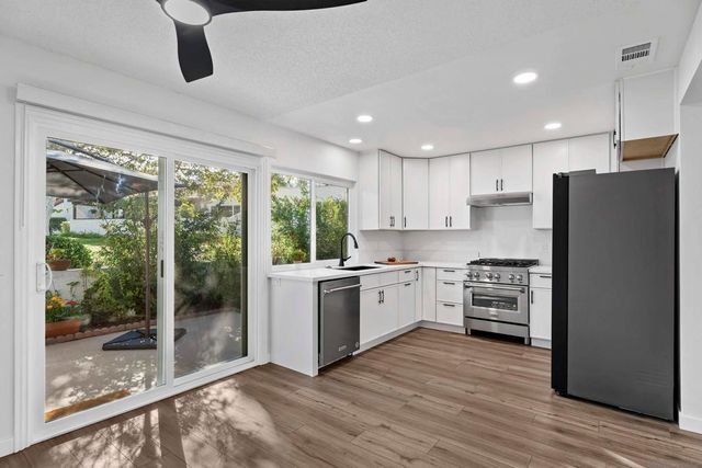 16407 Caminito Vecinos 155, San Diego, CA 92128