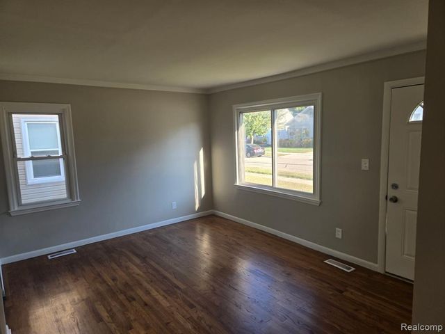 108 W Kalama Avenue, Madison Heights, MI 48071