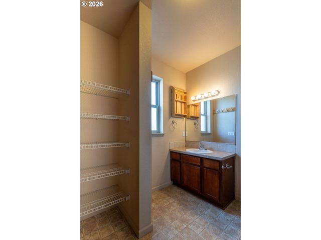 10903 Ne 8TH Cir, Vancouver, WA 98664