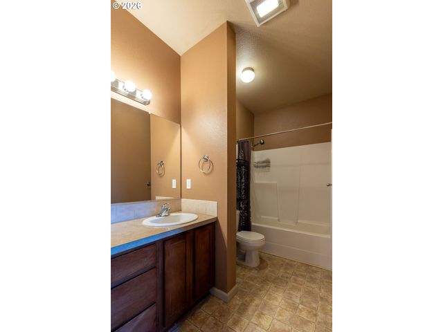 10903 Ne 8TH Cir, Vancouver, WA 98664