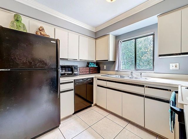 3583 WHISPERING OAKS LANE 110, Palm Harbor, FL 34684