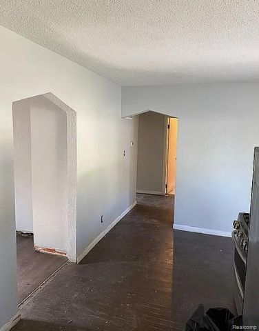 29497 Oakwood Street, Inkster, MI 48141