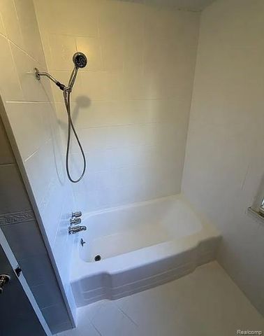 29497 Oakwood Street, Inkster, MI 48141