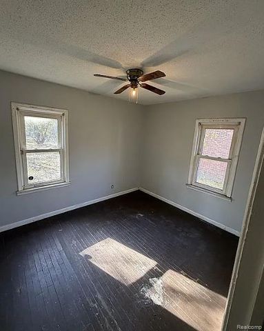 29497 Oakwood Street, Inkster, MI 48141