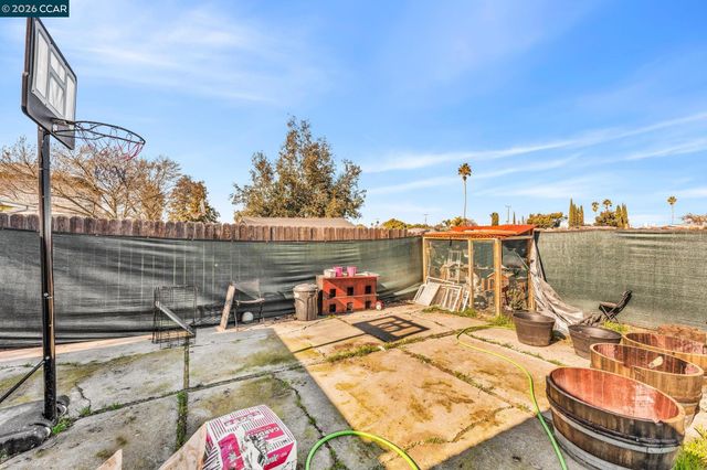 104 Alvarado Ave, Pittsburg, CA 94565