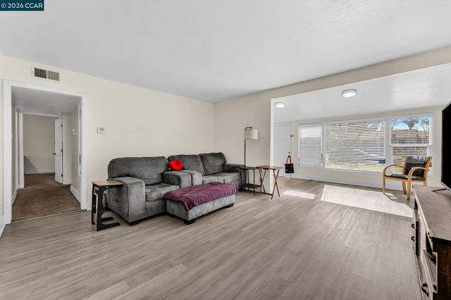 104 Alvarado Ave, Pittsburg, CA 94565