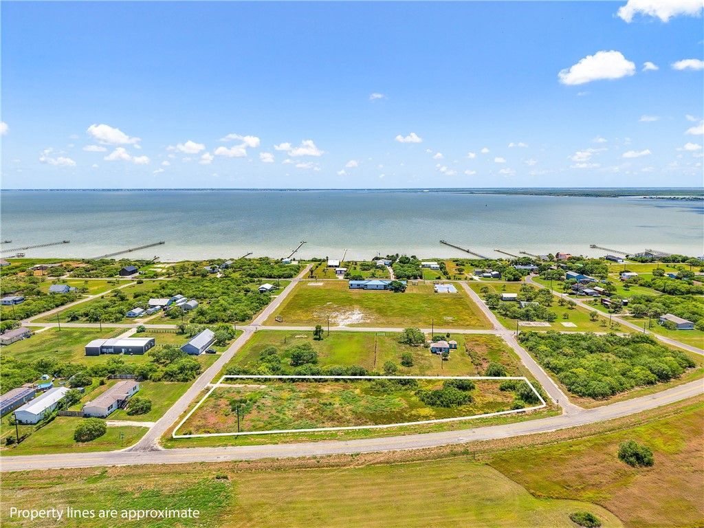 303 Plummer Ave, Bayside, TX 78340 — photo 4