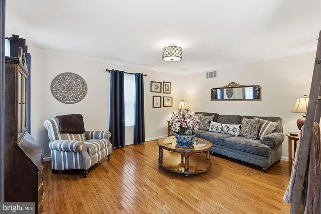 18 HEMLOCK DR, New Egypt, NJ 08533