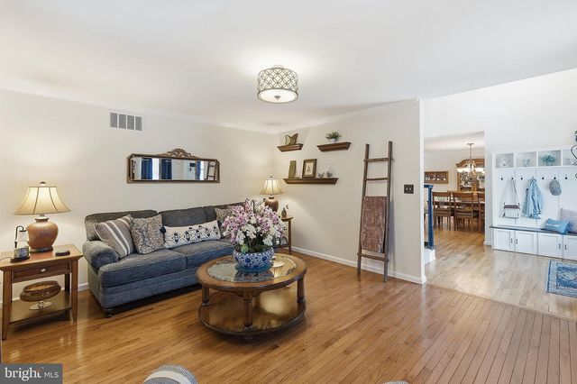 18 HEMLOCK DR, New Egypt, NJ 08533