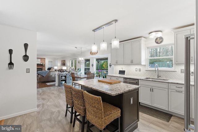 18 HEMLOCK DR, New Egypt, NJ 08533