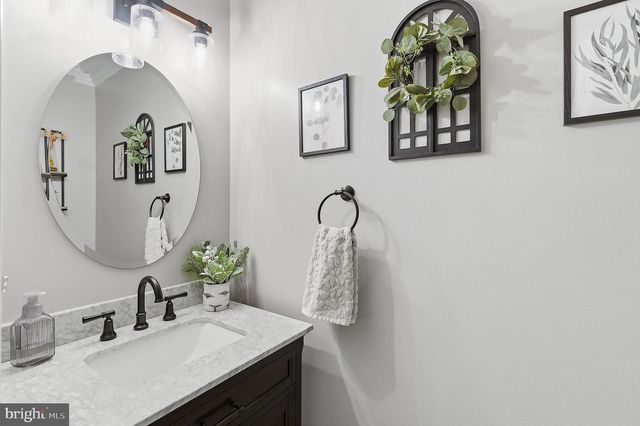 18 HEMLOCK DR, New Egypt, NJ 08533