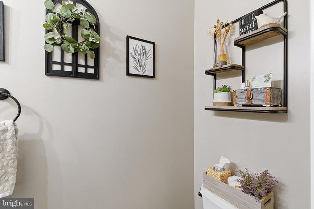 18 HEMLOCK DR, New Egypt, NJ 08533