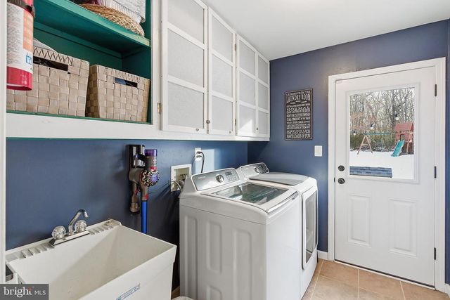 18 HEMLOCK DR, New Egypt, NJ 08533