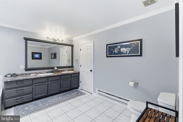 18 HEMLOCK DR, New Egypt, NJ 08533