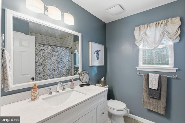 18 HEMLOCK DR, New Egypt, NJ 08533