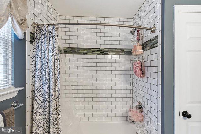 18 HEMLOCK DR, New Egypt, NJ 08533