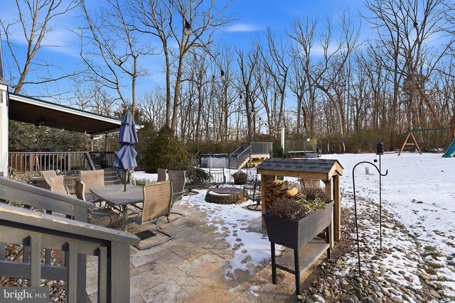 18 HEMLOCK DR, New Egypt, NJ 08533