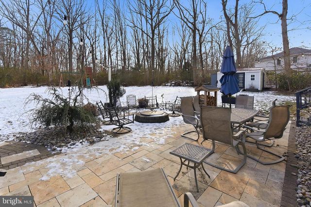 18 HEMLOCK DR, New Egypt, NJ 08533