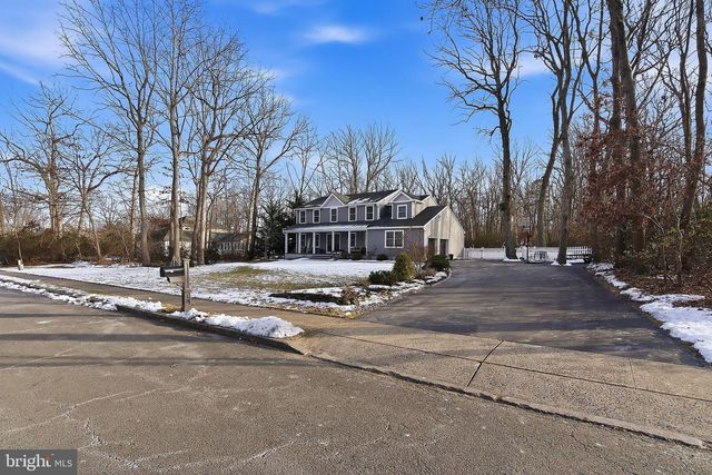 18 HEMLOCK DR, New Egypt, NJ 08533