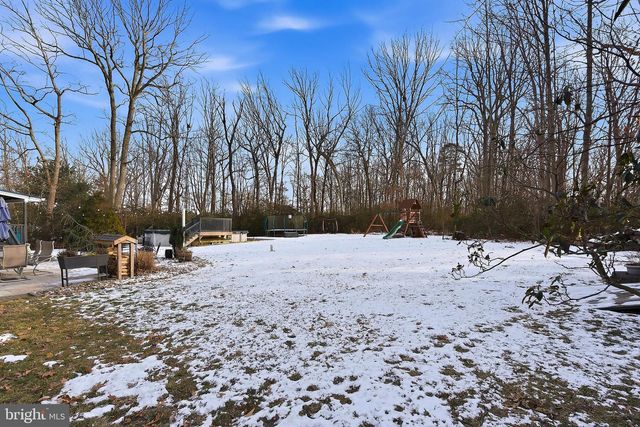 18 HEMLOCK DR, New Egypt, NJ 08533