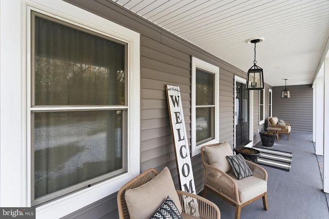 18 HEMLOCK DR, New Egypt, NJ 08533