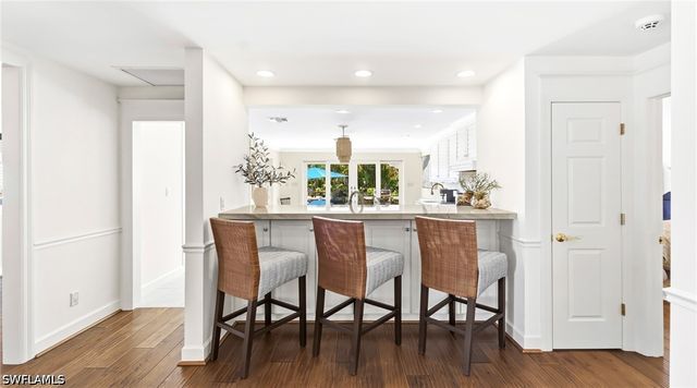 2700 Treasure LN, Naples, FL 34102