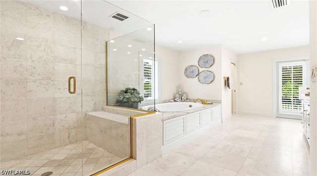 2700 Treasure LN, Naples, FL 34102