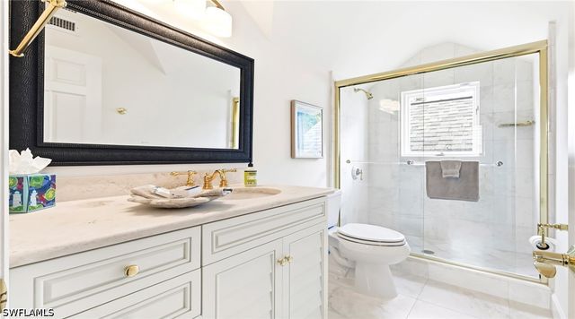 2700 Treasure LN, Naples, FL 34102
