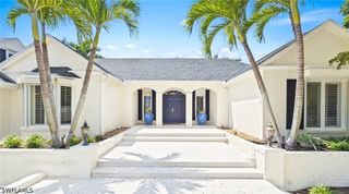 2700 Treasure LN, Naples, FL 34102