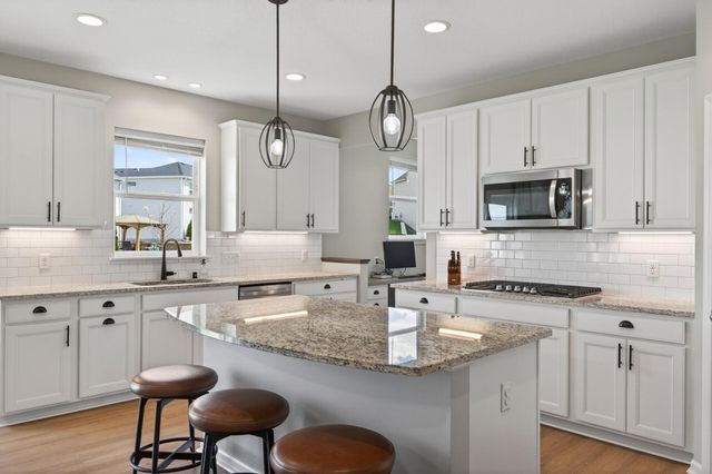 5850 Walnut Grove Lane N, Plymouth, MN 55446