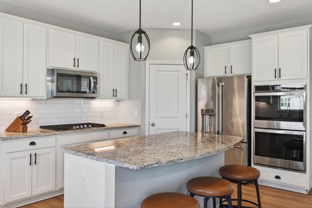 5850 Walnut Grove Lane N, Plymouth, MN 55446