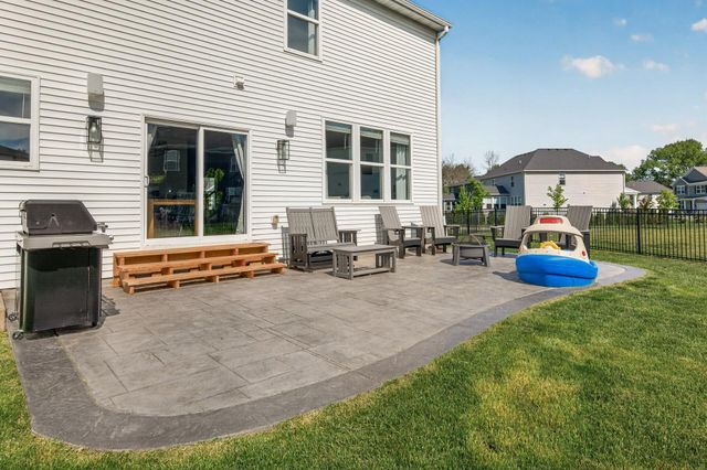 5850 Walnut Grove Lane N, Plymouth, MN 55446