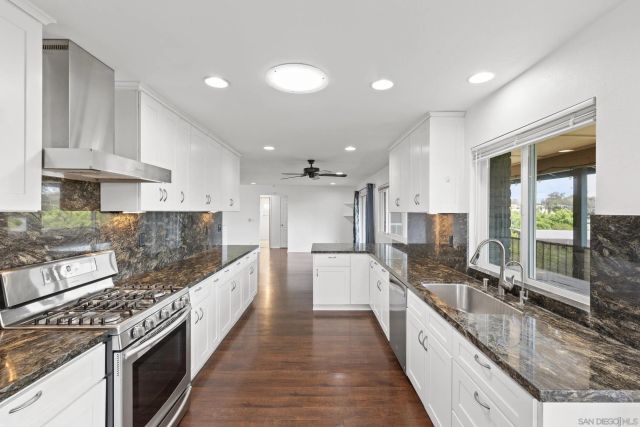 1958 Lejos Dr, Escondido, CA 92025