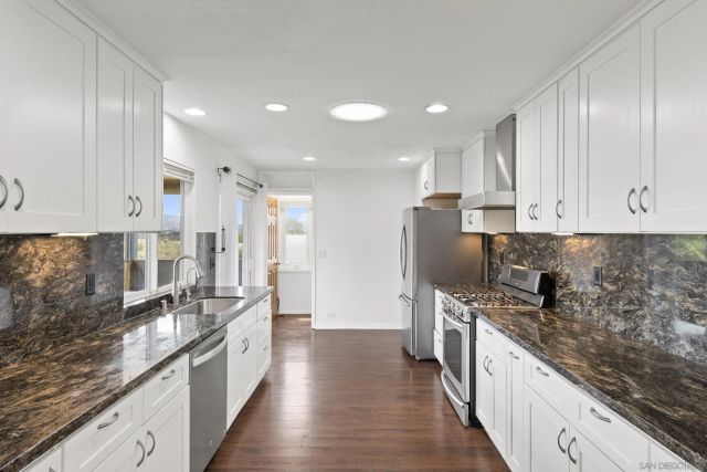 1958 Lejos Dr, Escondido, CA 92025