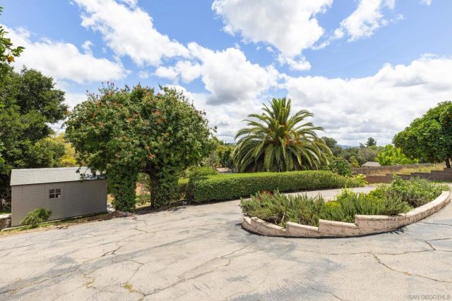 1958 Lejos Dr, Escondido, CA 92025