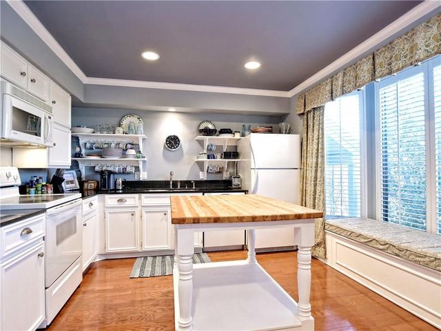 120 World Of Tennis SQ, Lakeway, TX 78738