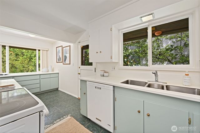 10801 12th Avenue NE, Seattle, WA 98125