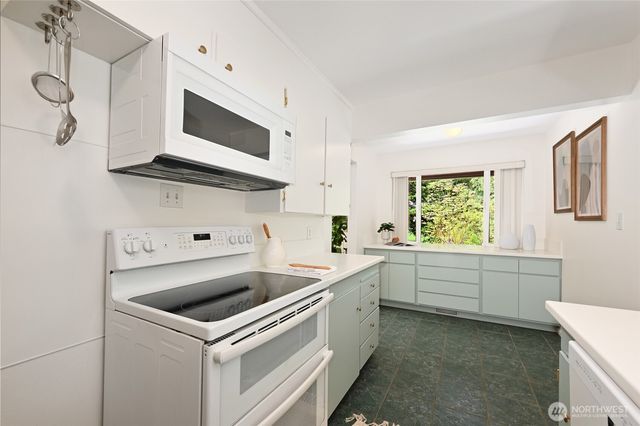 10801 12th Avenue NE, Seattle, WA 98125